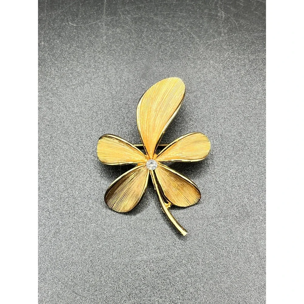 Vtg Gold Tone Floral Petal Pin Brooch Crystal‎ Accent Women's Jewelry Accessory